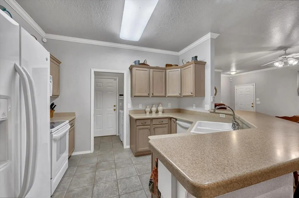 Photo 15 — 330 Woodcreek Road, Edmond, OK 73034