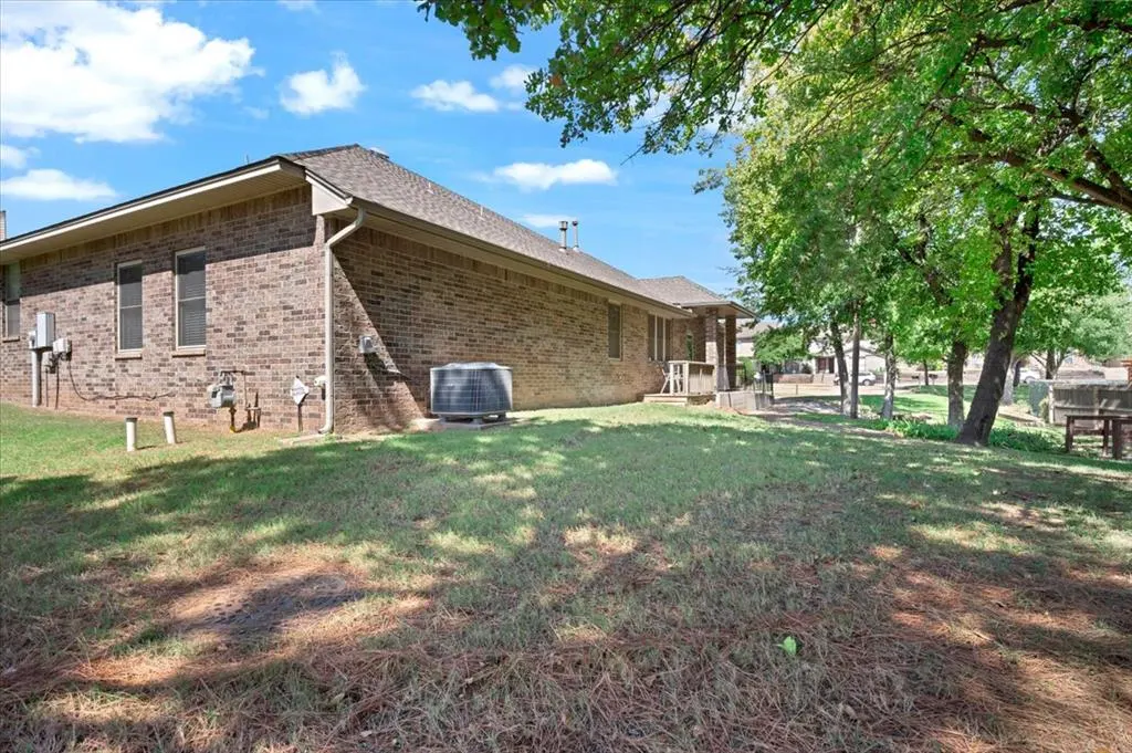 Photo 32 — 330 Woodcreek Road, Edmond, OK 73034