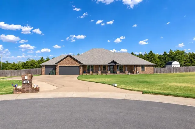 Photo 4 — 4500 Hillside Lane, Edmond, OK 73025