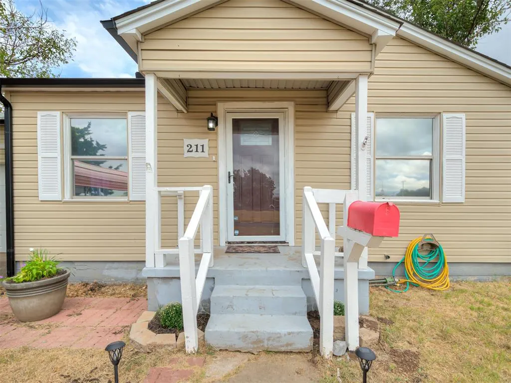 Front exterior — 211 W Dale Street, Norman, OK 73069