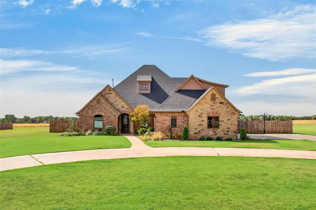 Front exterior — 608 Edgewood Rd. Street, Canute, OK 73626