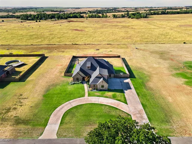 Photo 5 — 608 Edgewood Rd. Street, Canute, OK 73626