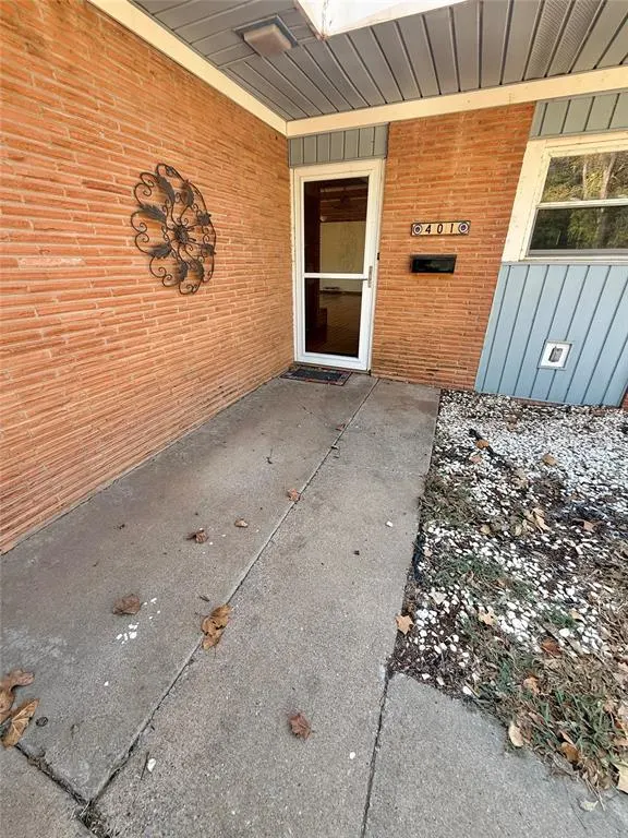 Photo 3 — 401 Lakeside Drive, Altus, OK 73521