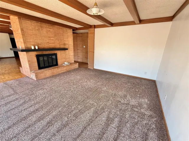 Photo 4 — 401 Lakeside Drive, Altus, OK 73521