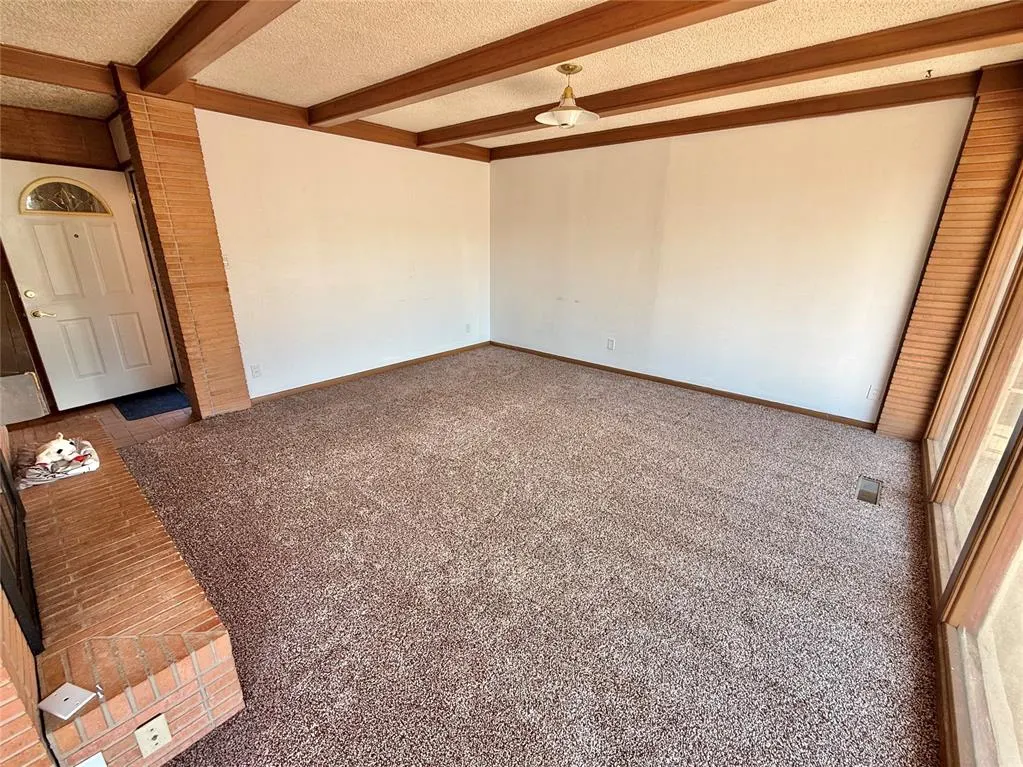 Photo 5 — 401 Lakeside Drive, Altus, OK 73521