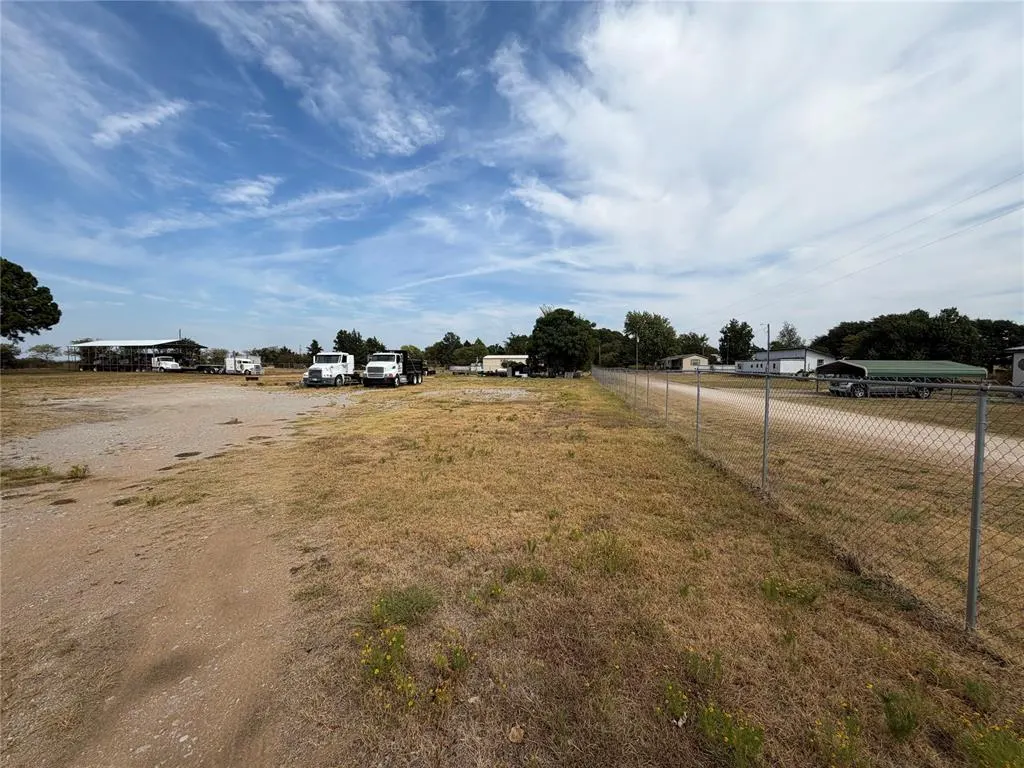 Photo 2 — 12296 Pineview Circle, Kingston, OK 73439