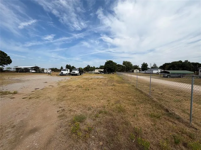 Photo 2 — 12296 Pineview Circle, Kingston, OK 73439