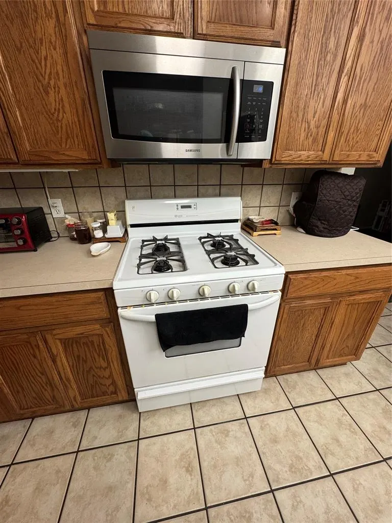 Photo 9 — 11009 SW 8th Street, Yukon, OK 73099