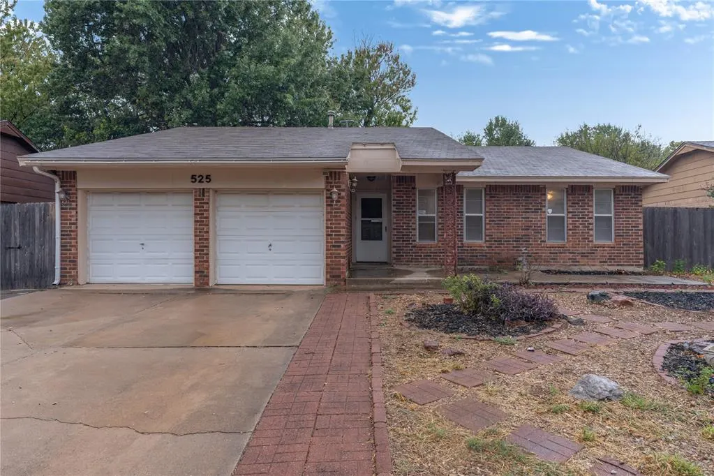 Front exterior — 525 Holly Hill Road, Edmond, OK 73003