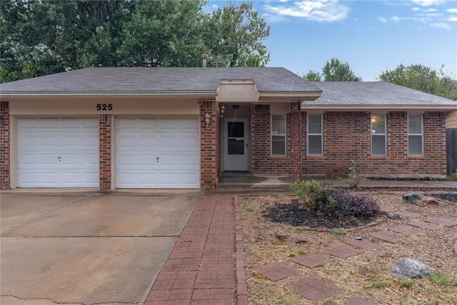 Photo 2 — 525 Holly Hill Road, Edmond, OK 73003