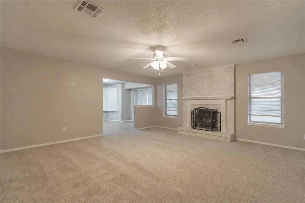 Photo 3 — 525 Holly Hill Road, Edmond, OK 73003