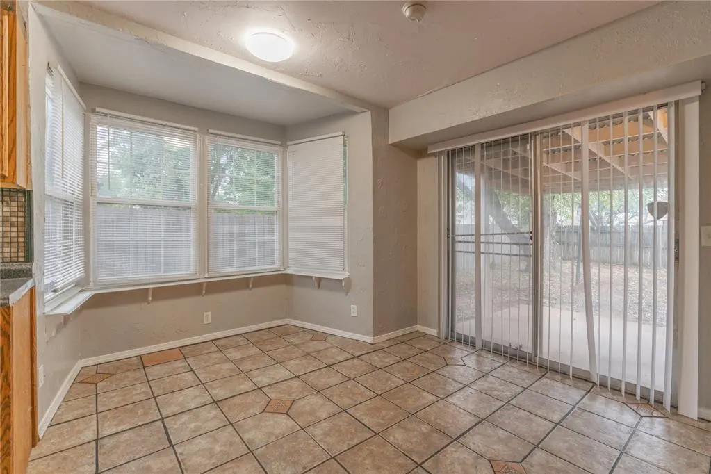 Photo 12 — 525 Holly Hill Road, Edmond, OK 73003