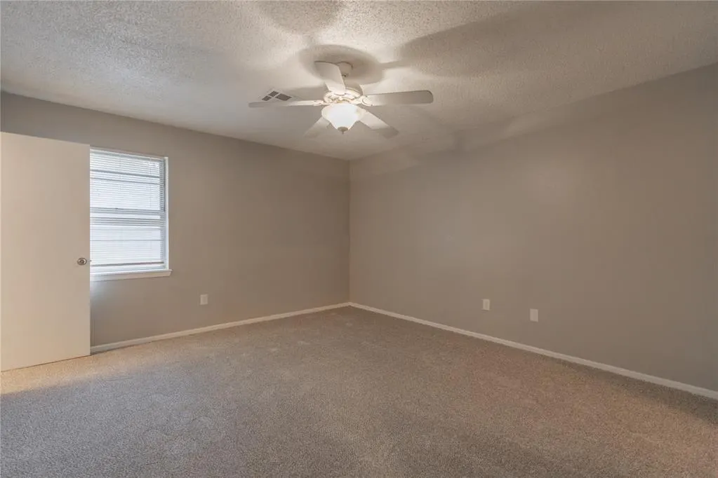 Photo 15 — 525 Holly Hill Road, Edmond, OK 73003