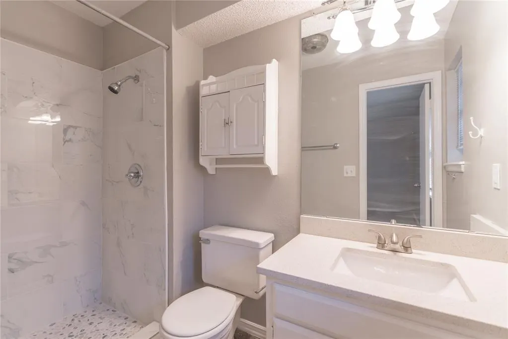 Photo 19 — 525 Holly Hill Road, Edmond, OK 73003