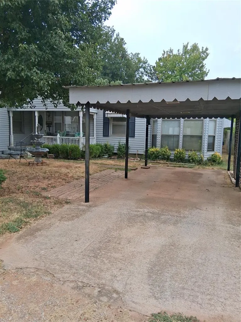 Front exterior — 1223 W Oregon Avenue, Chickasha, OK 73018