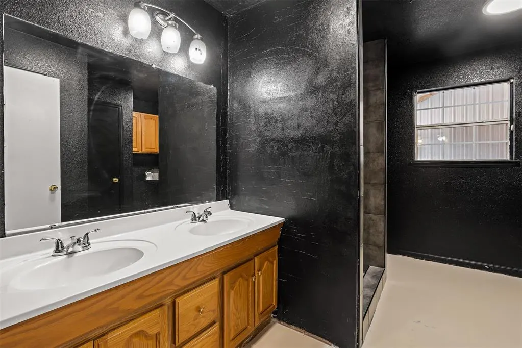 Photo 13 — 21201 Montgomery Drive, McLoud, OK 74851