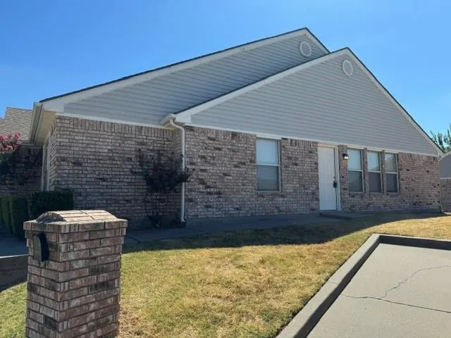 Photo 2 — 1617 High Circle, Norman, OK 73071