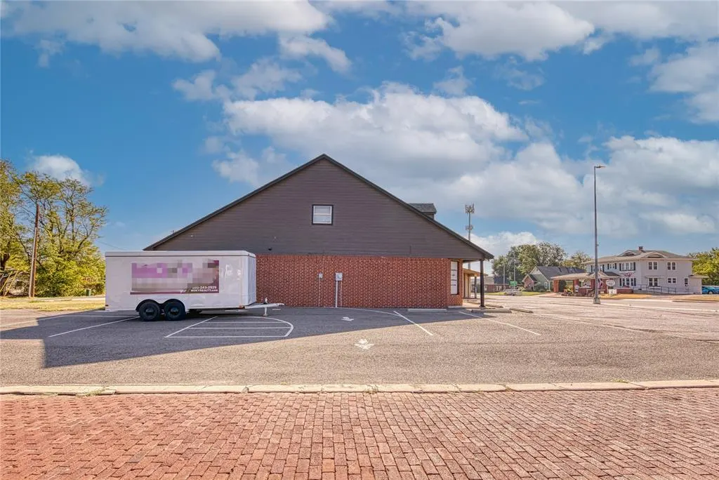 Photo 23 — 621 W 3rd Street, Elk City, OK 73644