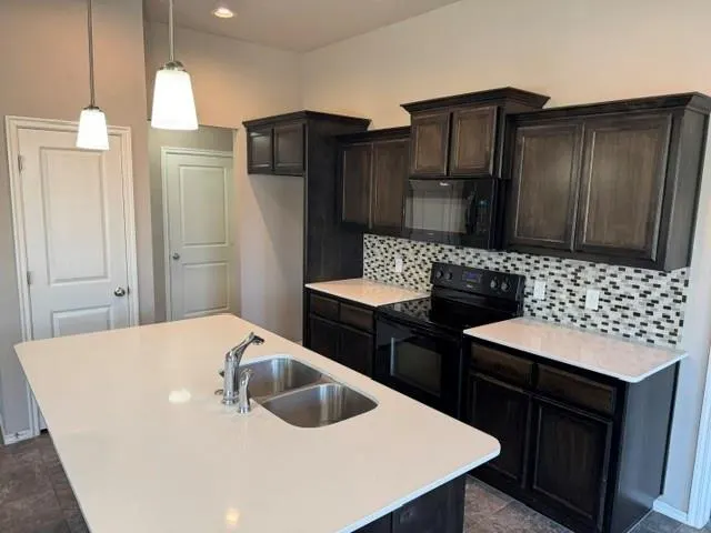 Photo 9 — 727 Mossy Road, Norman, OK 73069