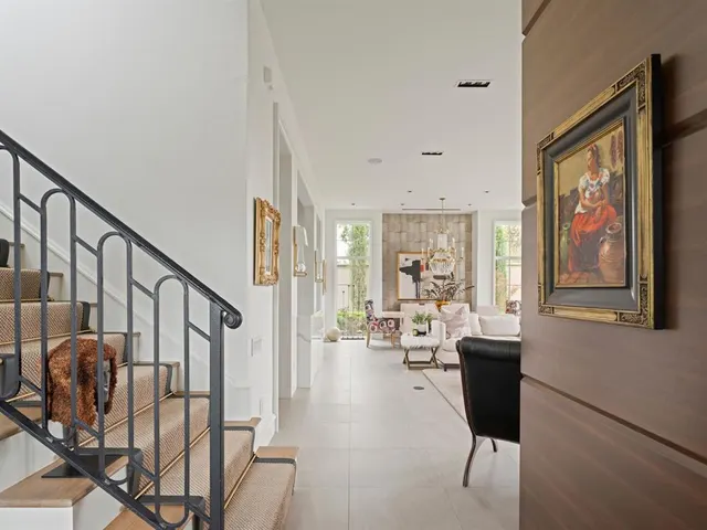 Photo 5 — 8400 Stonehurst Court, Oklahoma City, OK 73120