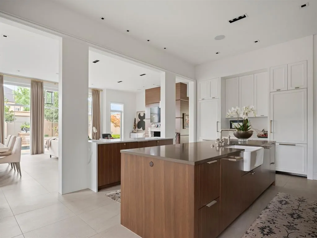 Photo 21 — 8400 Stonehurst Court, Oklahoma City, OK 73120