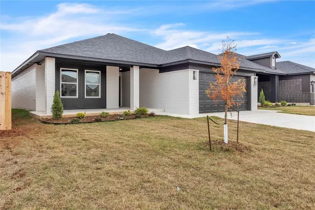 Photo 2 — 502 Grand Sycamore Drive, Washington, OK 73093