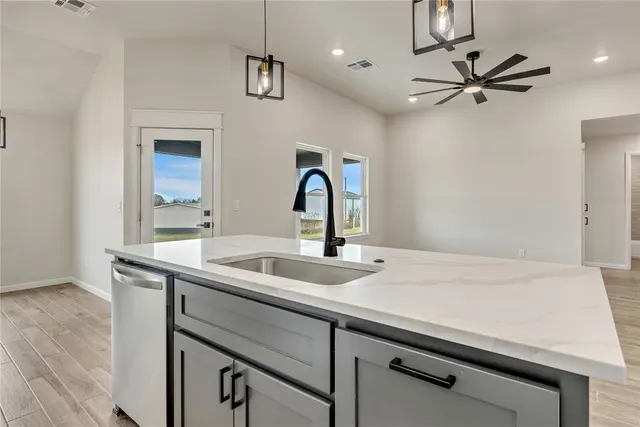 Photo 3 — 502 Grand Sycamore Drive, Washington, OK 73093