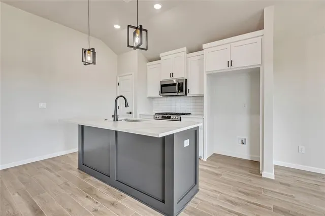 Photo 6 — 502 Grand Sycamore Drive, Washington, OK 73093