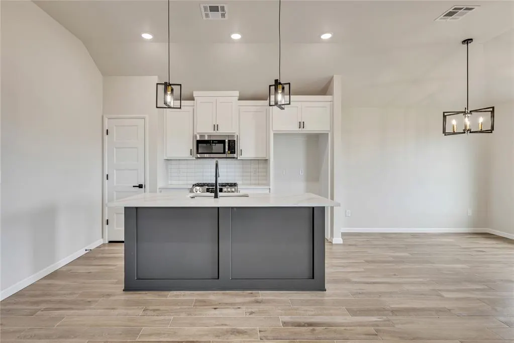 Photo 7 — 502 Grand Sycamore Drive, Washington, OK 73093