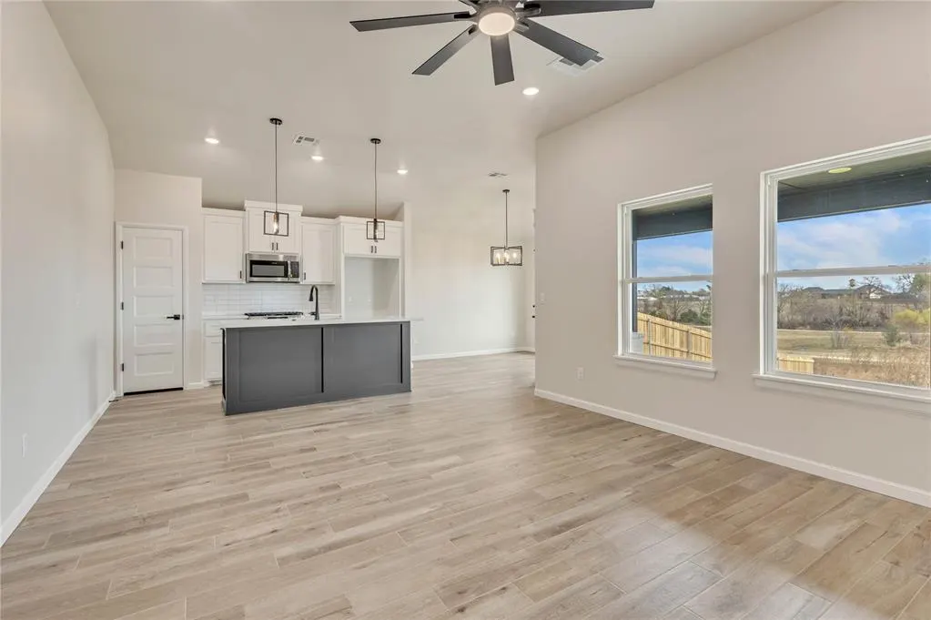 Photo 8 — 502 Grand Sycamore Drive, Washington, OK 73093