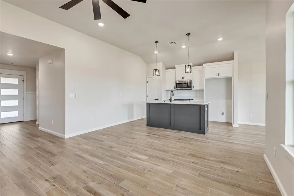 Photo 9 — 502 Grand Sycamore Drive, Washington, OK 73093