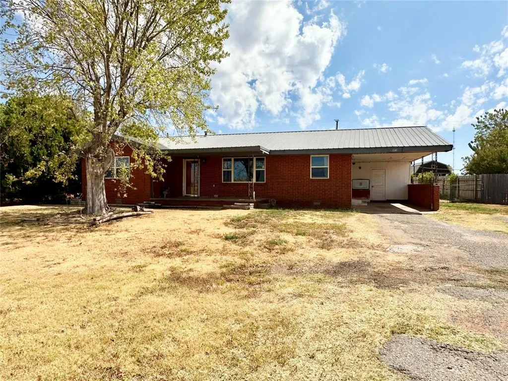 Front exterior — 123 N Main Street, Leedey, OK 73654