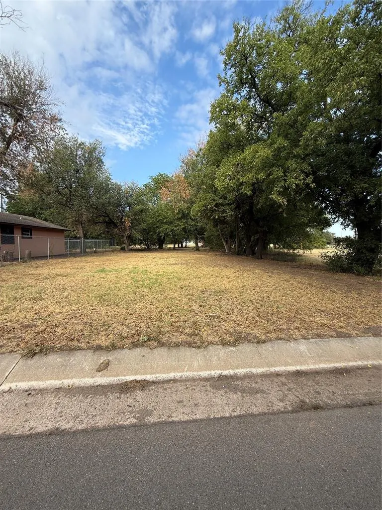 Front exterior — 811 N Grand Avenue, El Reno, OK 73036