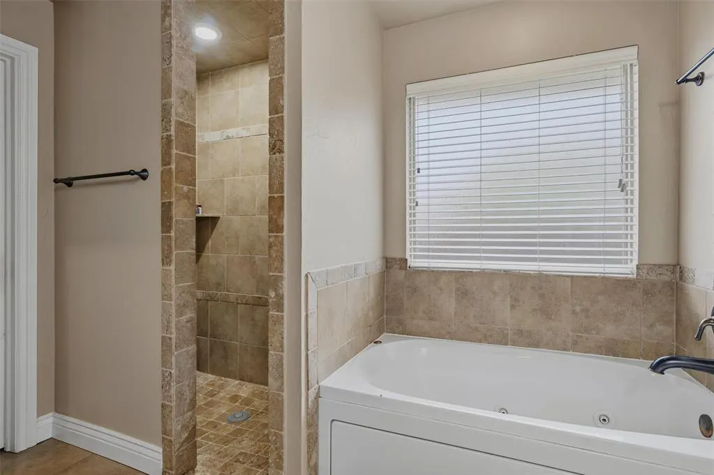 Photo 8 — 2713 Busheywood Drive, Yukon, OK 73099
