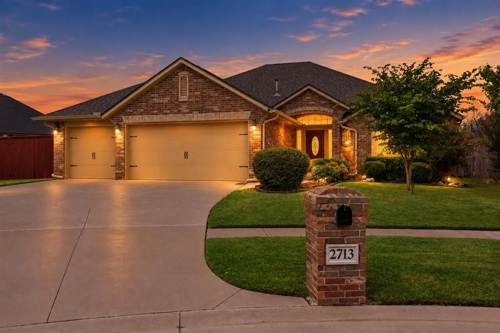 Front exterior — 2713 Busheywood Drive, Yukon, OK 73099
