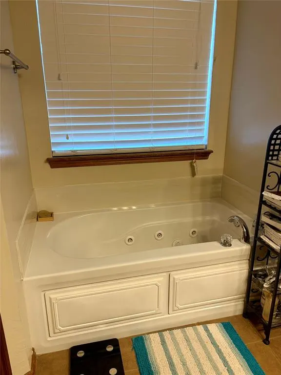 Photo 9 — 4236 Bradford Brook Drive, Norman, OK 73072
