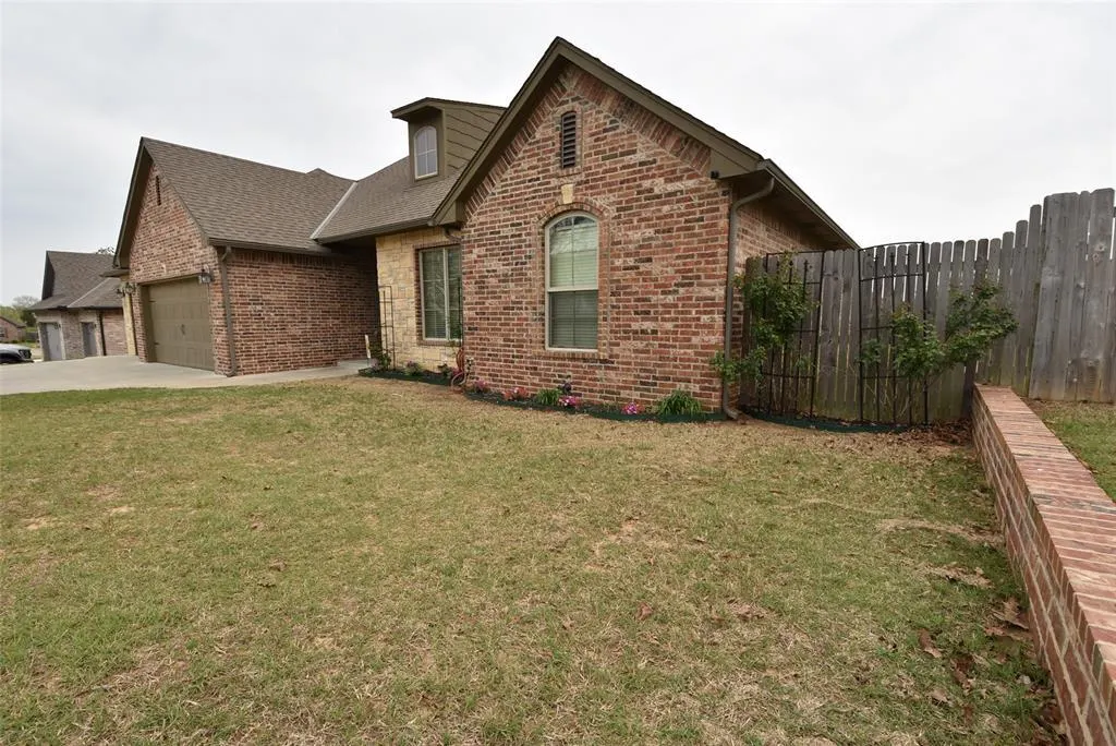Photo 2 — 1015 Morning Glory Lane, Seminole, OK 74868