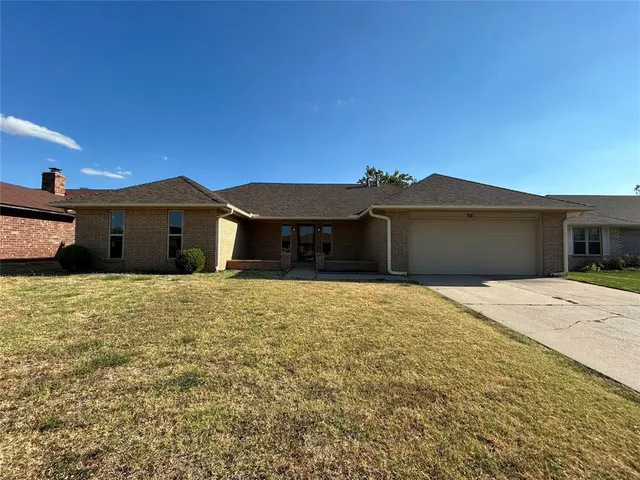 Photo 3 — 32 Corona Drive, Oklahoma City, OK 73149