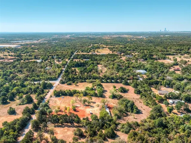 Photo 7 — 9411 Henley Avenue, Oklahoma City, OK 73131