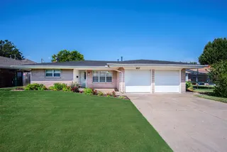 Sold home at 8813 S Country Club Drive