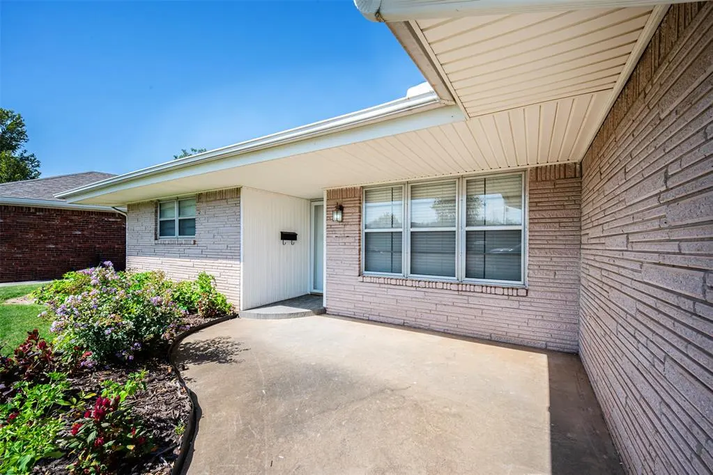 Photo 4 — 8813 S Country Club Drive, Oklahoma City, OK 73159