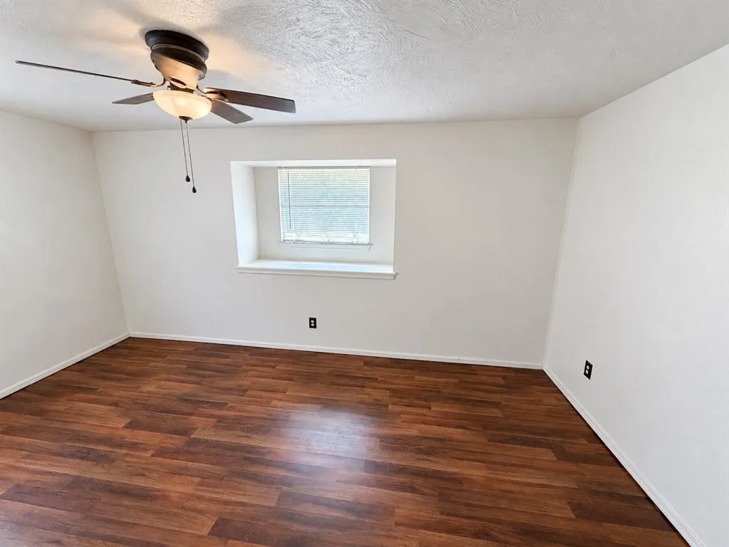 Photo 12 — 935 SW 2nd Street, Moore, OK 73160