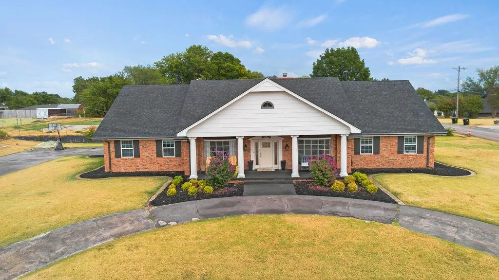 Front exterior — 808 N 8th Avenue, Purcell, OK 73080