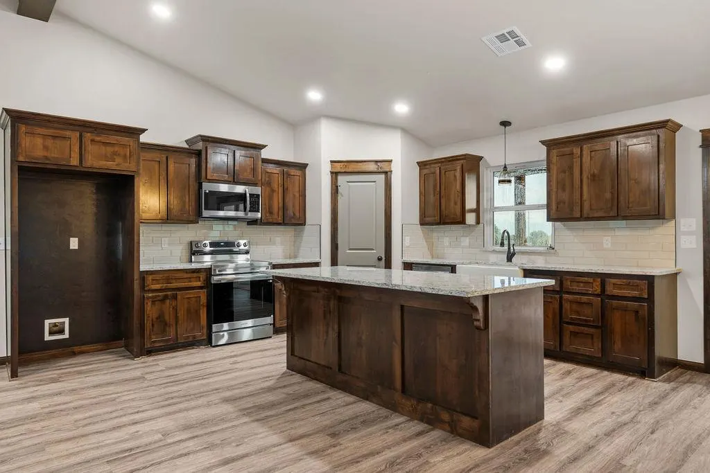 Photo 3 — 5374 Turning Point Lane, Davis, OK 73030