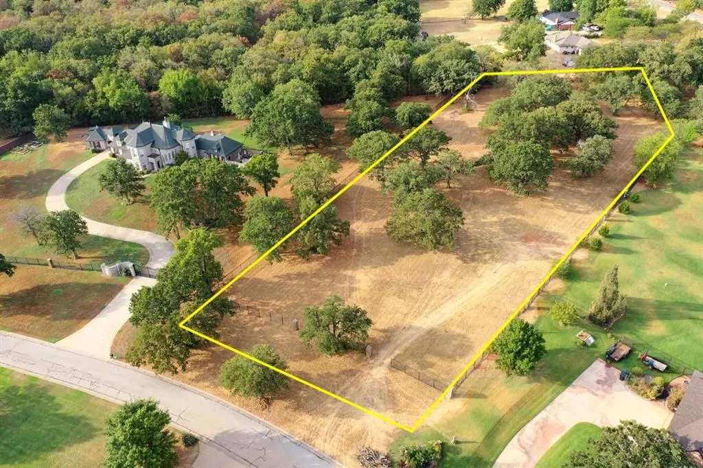 Front exterior — 6100 Blue Hills Court, Norman, OK 73026