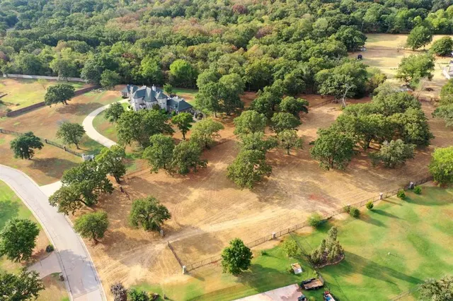 Photo 2 — 6100 Blue Hills Court, Norman, OK 73026