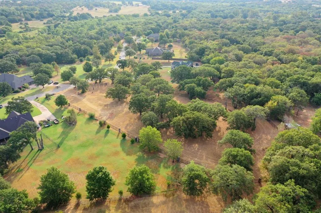 Photo 4 — 6100 Blue Hills Court, Norman, OK 73026