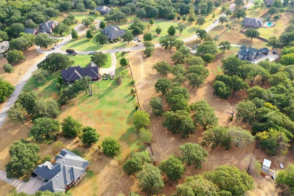 Photo 5 — 6100 Blue Hills Court, Norman, OK 73026