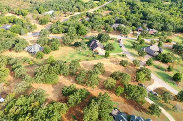 Photo 6 — 6100 Blue Hills Court, Norman, OK 73026