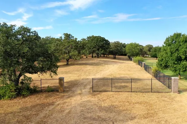 Photo 8 — 6100 Blue Hills Court, Norman, OK 73026